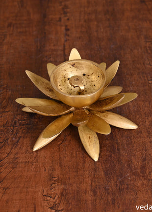 Brass Flower Akhand Diya (3 Inch)