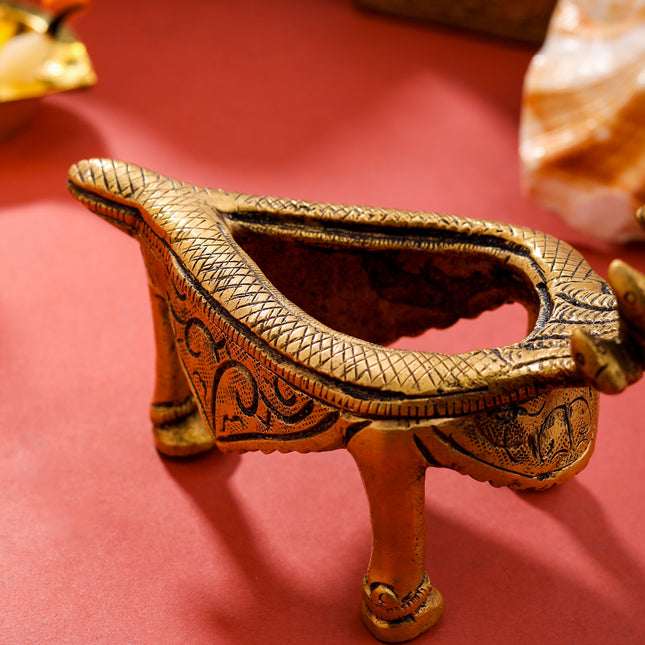 Brass Snake Conch Stand (3.2 Inch)
