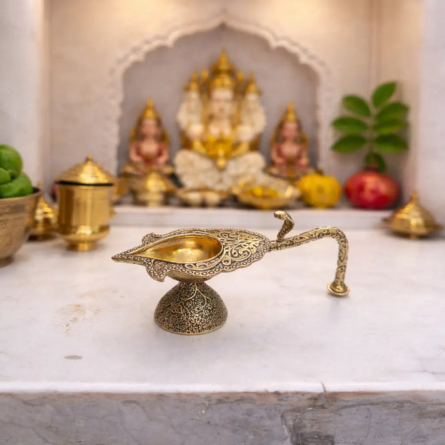 Brass Lightweight Naag Aarti Diya With Handle (5 Inch)