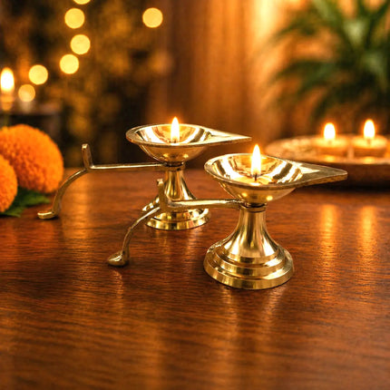 Brass Paan Aarti Diya With Handle (2 Inch)