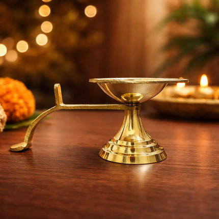 Brass Paan Aarti Diya With Handle (2 Inch)