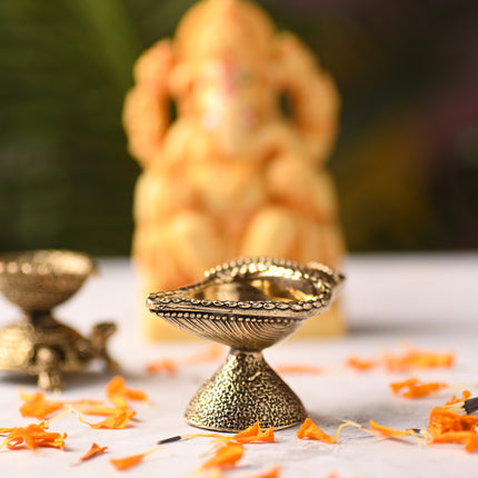 Brass Handcrafted Conch Diya – Traditional Auspicious Decor (1.8 Inch)