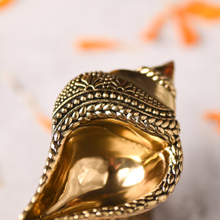 Brass Handcrafted Conch Lightweight Diya (1.8 Inch)