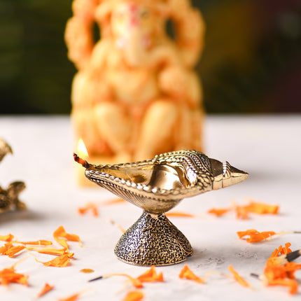 Brass Handcrafted Conch Lightweight Diya (1.8 Inch)