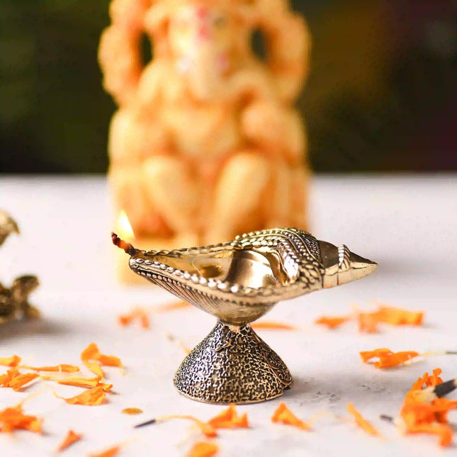 Brass Handcrafted Conch Lightweight Diya (1.8 Inch)