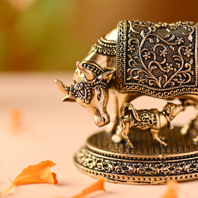 Brass Kamdhenu Cow With Calf Lightweight Idol (2 Inch)