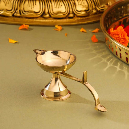 Brass Plain Aarti Diya With Handle (2.5 Inch)