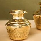 9 inch (8 x 6 x 9 inch) ; weight - 1 kg ; capacity - 4.5 litre