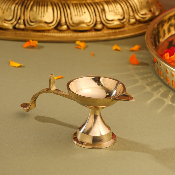 Brass Pooja Aarti Diya With Handle (2 Inch)