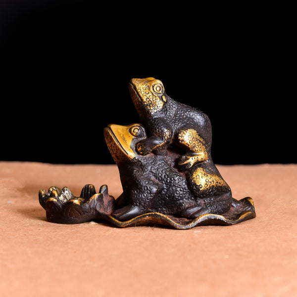 Brass Frogs Showpiece (4 Inch)