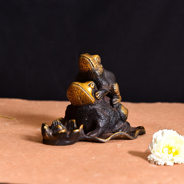 Brass Frogs Showpiece (4 Inch)